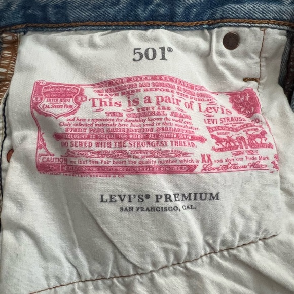 Levi’s 501 High Waist Shorts - Picture 4 of 4